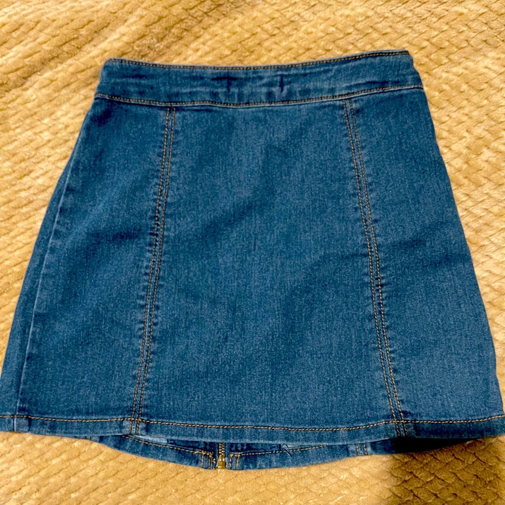 skirt - Picture 2 of 2